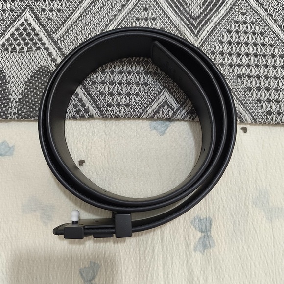 Louis Vuitton Black Monogram Reversible Belt - Picture 2 of 6